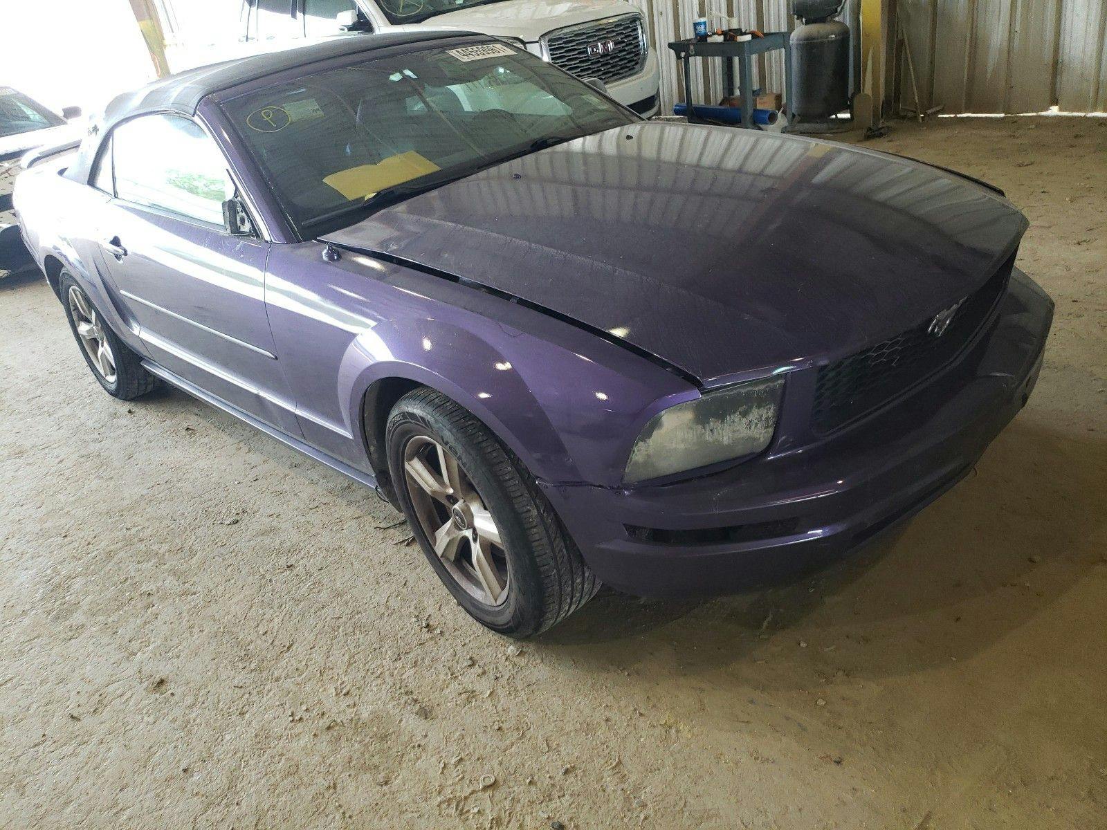 main view of 1ZVFT84N555190925 Ford Mustang 2005