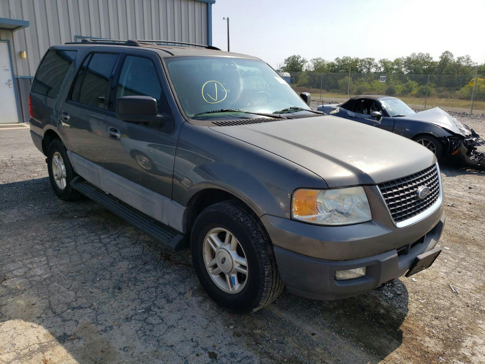 main view of 1FMFU16L24LB86100 Ford Expedition 2004
