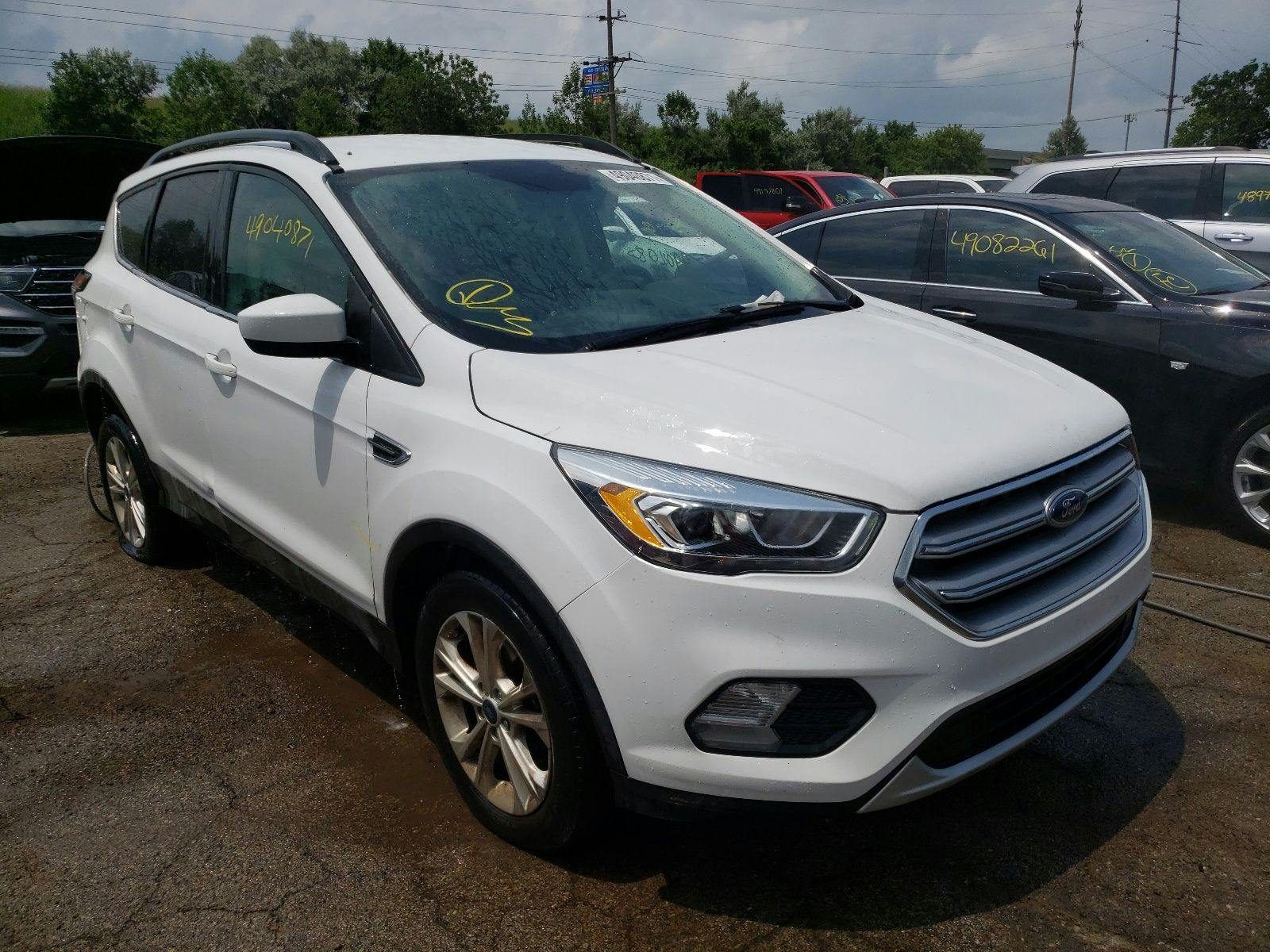 main view of 1FMCU0GD8HUB77602 Ford Escape 2017