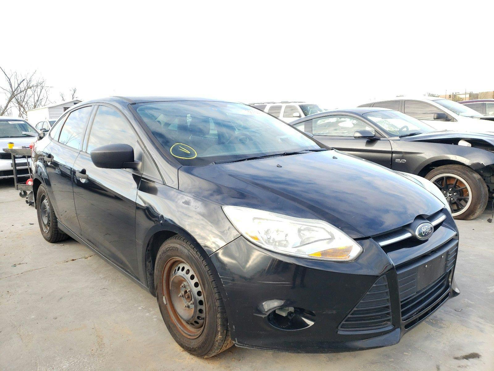 main view of 1FAHP3E29CL450040 Ford Focus 2012